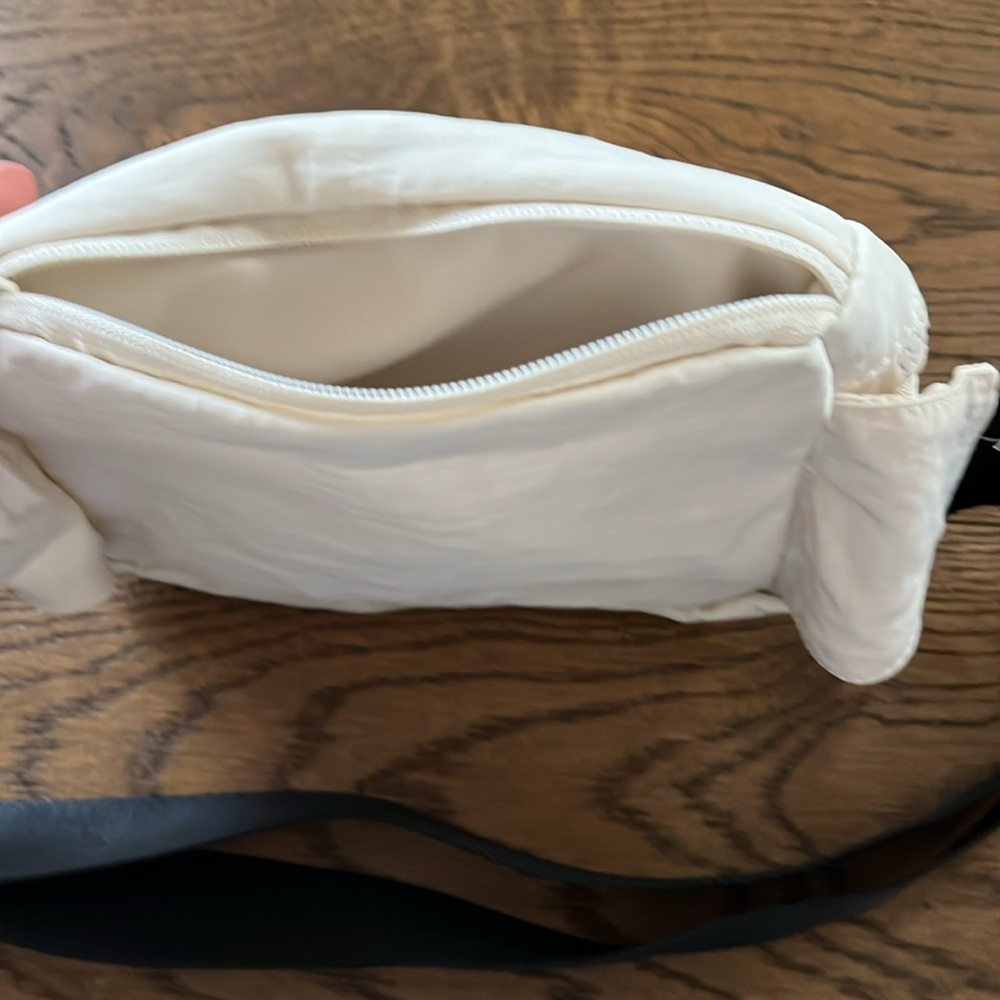 NWT GAIAM, Be Free- Waist Pack Cream - Picture 4 of 4